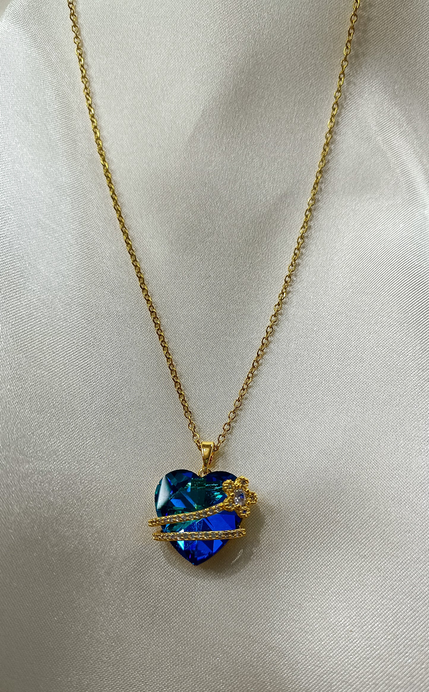 Blue Shiny Heart Taşlı Gold Zincir Kolye