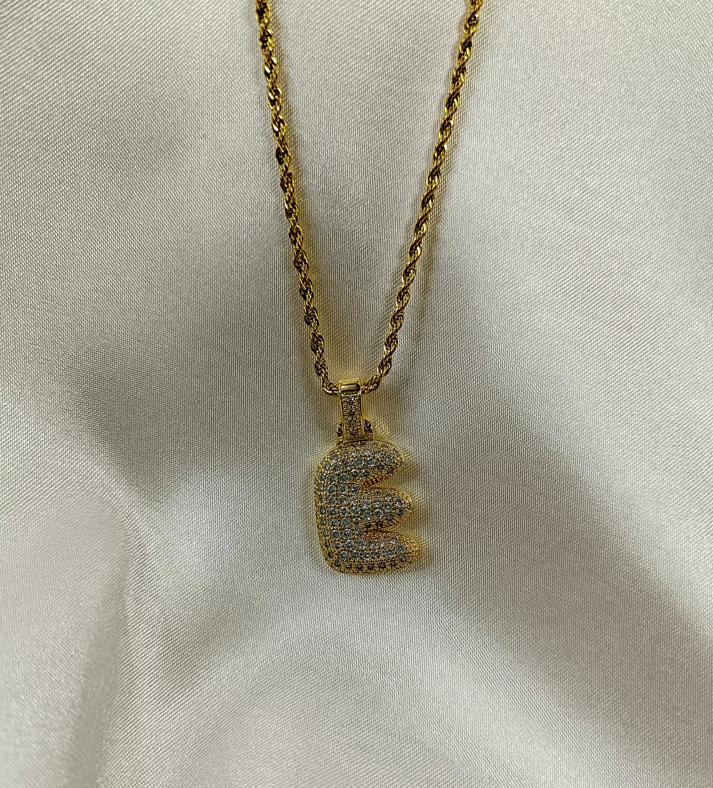 Halat Zincir Taşlı Duble E Harfi Kolye