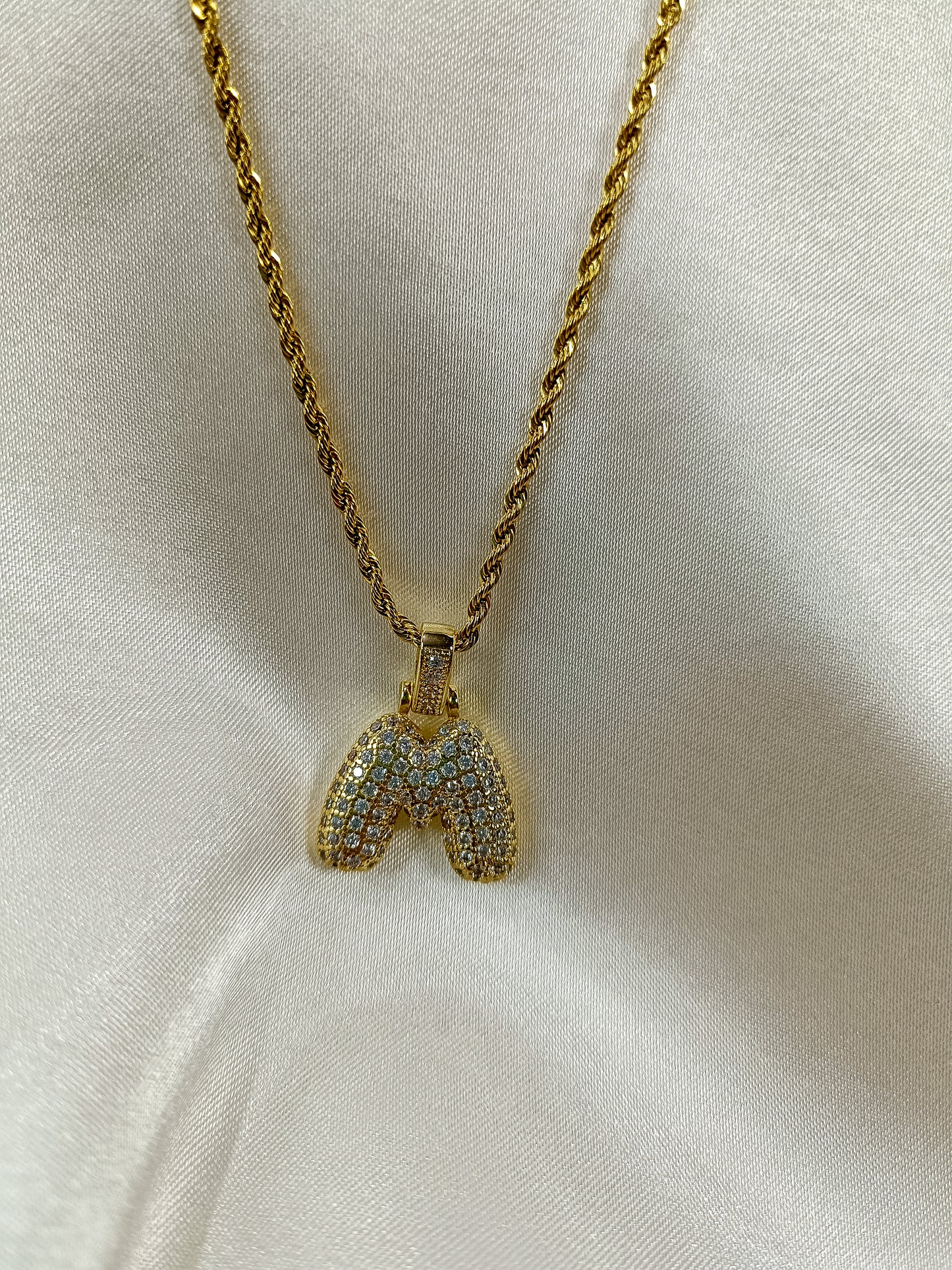 Halat Zincir Taşlı Duble M Harfi Kolye