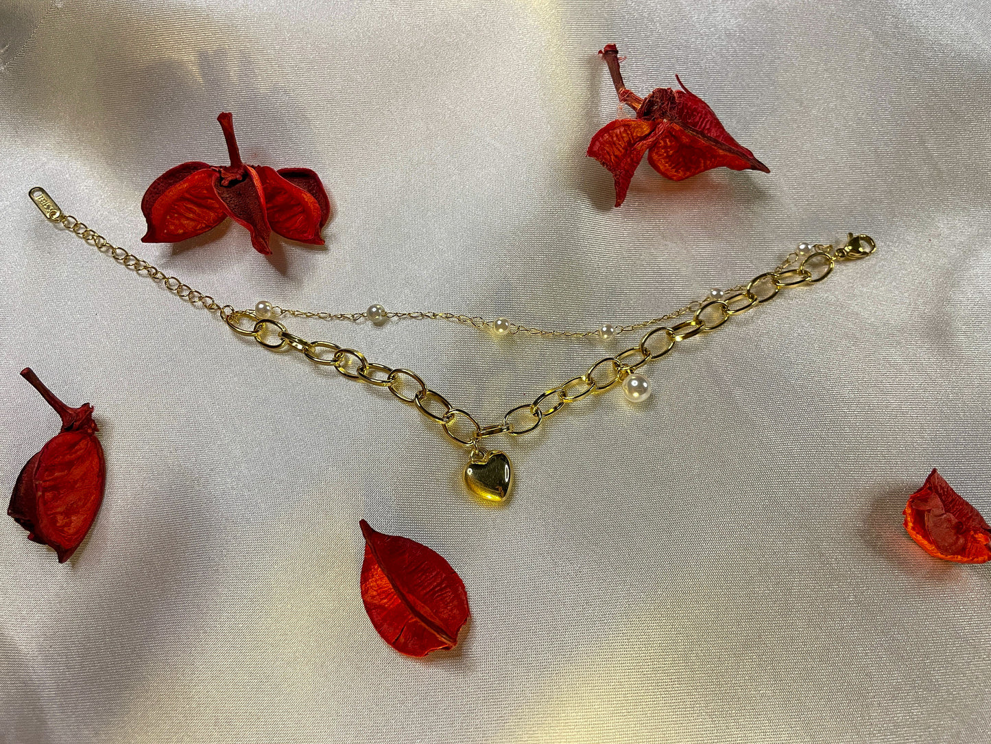 Kalp Detaylı Geniş Halka Örme Zincir Gold Bileklik