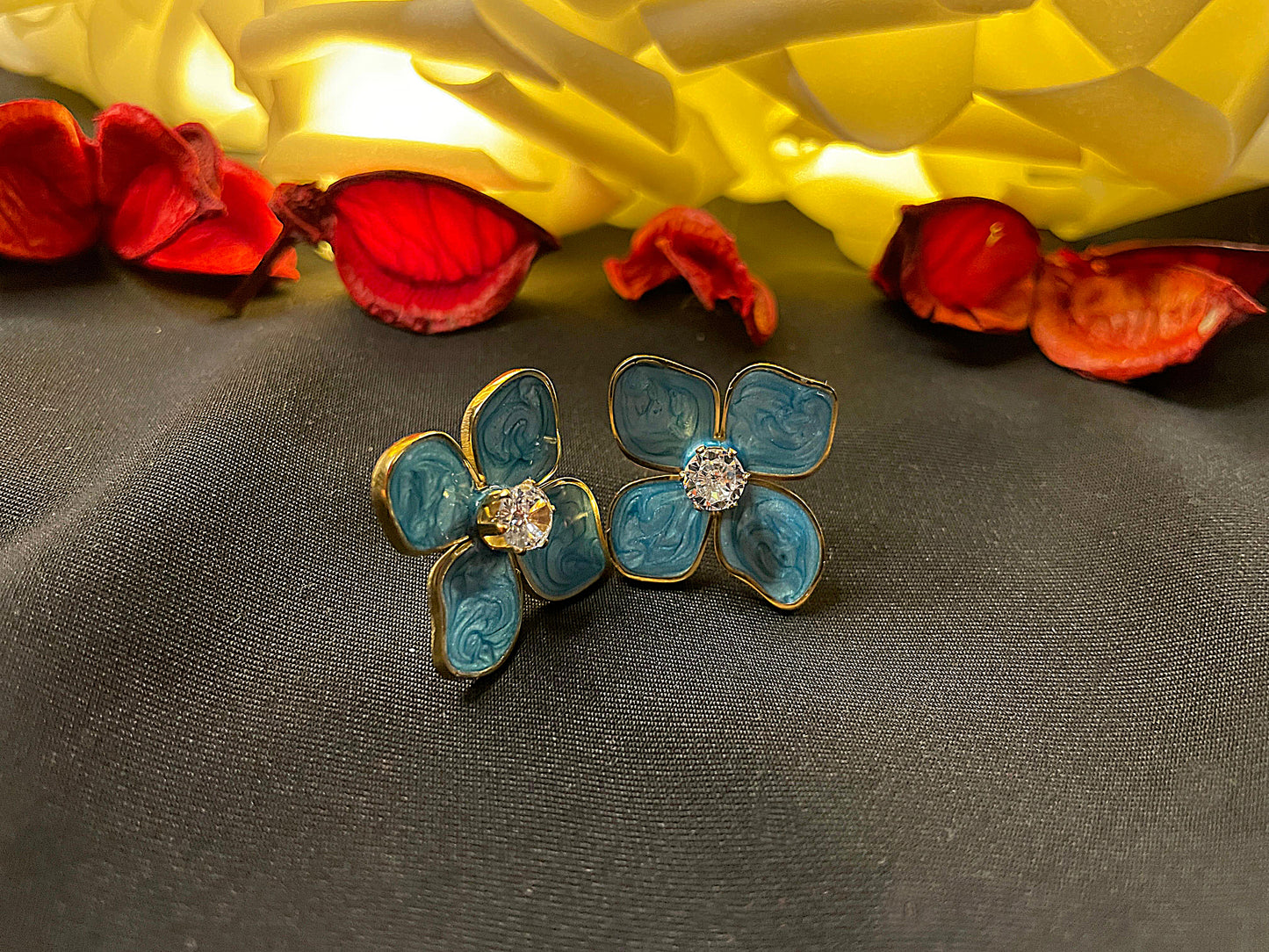 Flower's Dream Mavi Yaprak Taş Detaylı Küpe