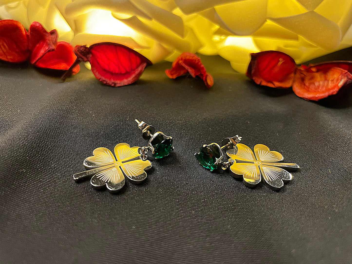 Magical Model Yeşil Taşlı Gümüş Yonca Küpe