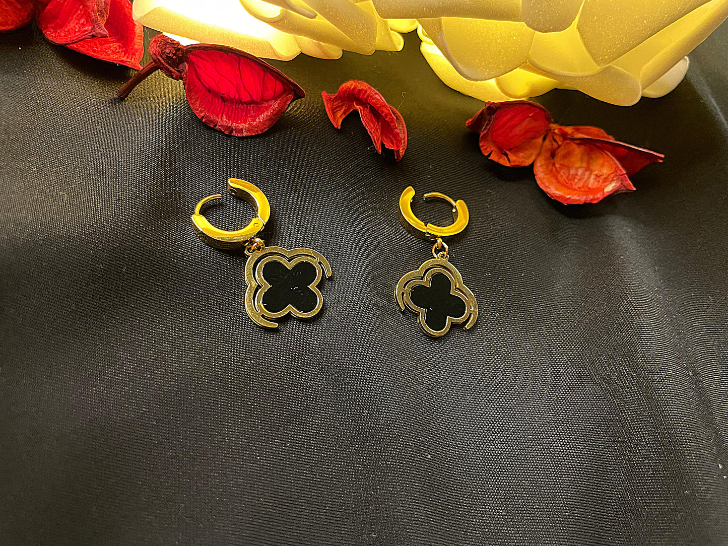 Yonca Kelepçe Model Gold Küpe