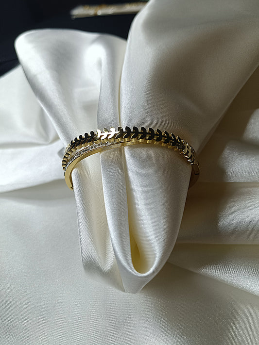 Helen Model Çift Katlı Gold Kelepçe
