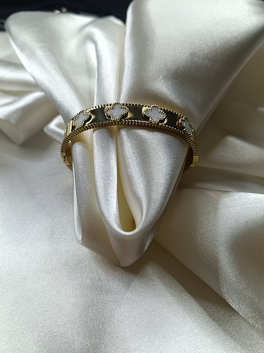 Mini Yoncalı Gold Beyaz Çelik Kelepçe