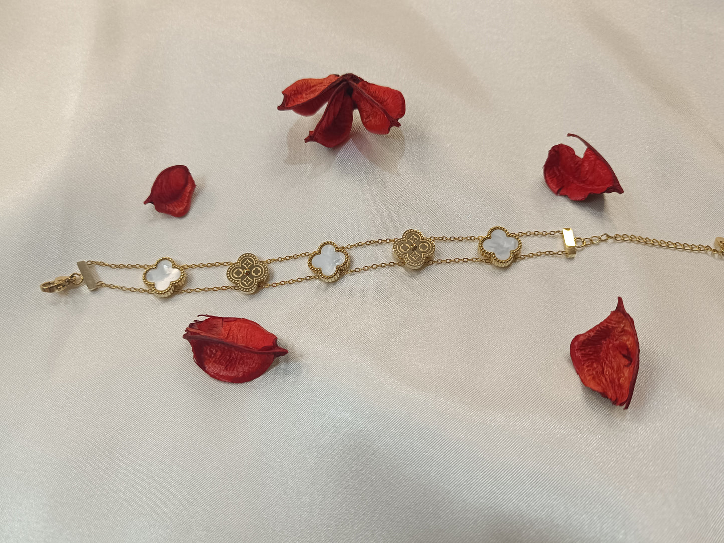 Etnik Desen Beyaz Yonca Model Gold Bileklik